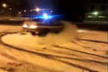 Rysk polis leker med polisbilen