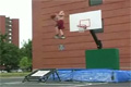 Basketdunk med trampolin